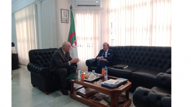 مستشار رئيس الجمهورية السيد أحمد راشدي يقوم  بزيـارة مجامـلة إلى المحافظة السامية للأمازيــغية