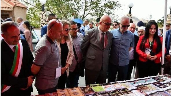 Tizi wezzu/Temesrit n udlis amaziɣ di wasif(SLAO)